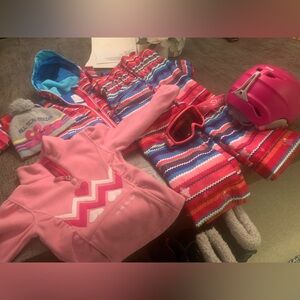 Full set ; ski suit, helmet,gloves and goggles.